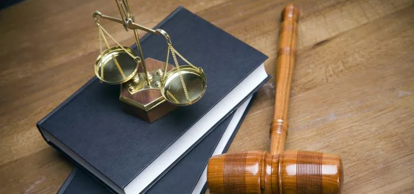FETÖ için tesettürden çıkıp mini etek giymiş