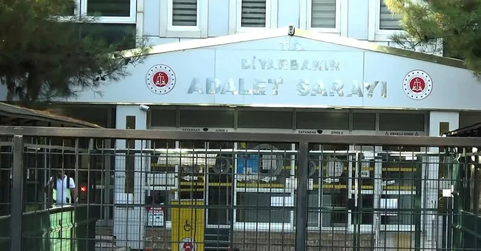 Diyarbakır’da bayram günü kıskançlık vahşeti! 71 yaşındaki cani koca eşini 5 yerinden bıçaklayarak öldürdü - 3