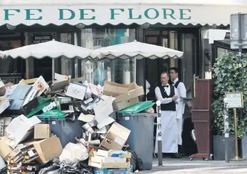 Paris çöp oldu