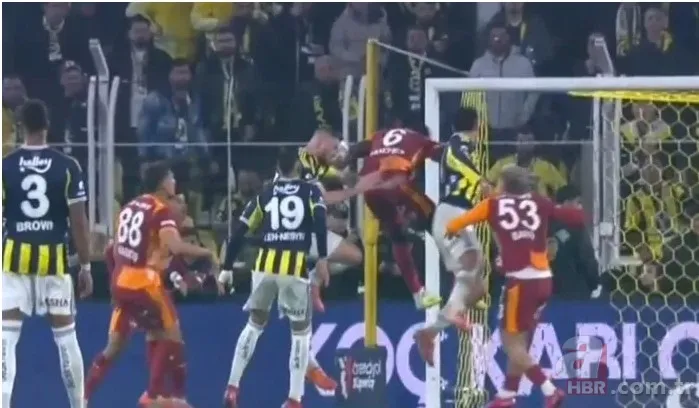 Fenerbahçe–Galatasaray derbisinin VAR konuşmaları yayınlandı! İptal edilen golde ne konuşuldu? 12