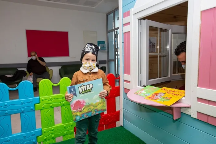 Bursa Büyükşehir Belediyesi'nden Türkiye’de bir ilk! 4 bin kitap reçeteyle dağıtıldı - 1