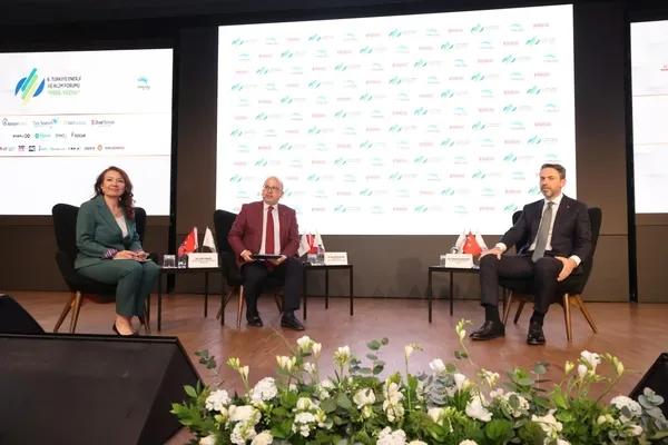 Enerji ve Tabii Kaynaklar Bakanı Alparslan Bayraktar: Türkmen gazını Türkiye’ye getirmek için anlaşma yaptık