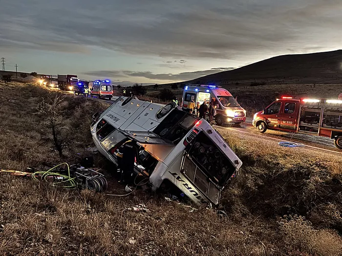 afyonkarahisarda-elim-kaza-yolcu-otobusu-sarampole-devrildi-1764484142380.jpg Afyonkarahisar, İHA