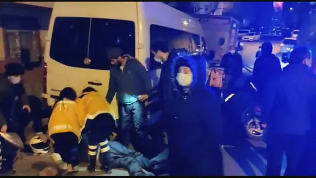 İstanbul’da kaza yapan araçla park halindeki otomobilin arasında kaldı - 8