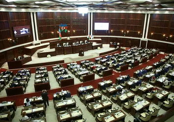 Azerbaycan için kritik gün! Halk sandık başında