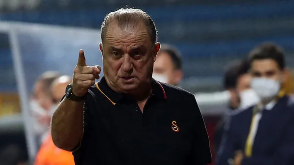 Fatih Terim maç sonunu beklemeden sahayı terk etti