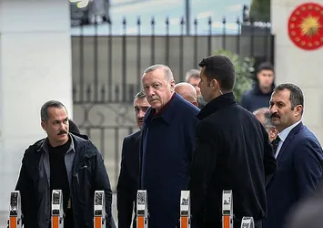 Cumhurbaşkanı Erdoğan'a cuma namazı öncesi bu mektubu verdi!