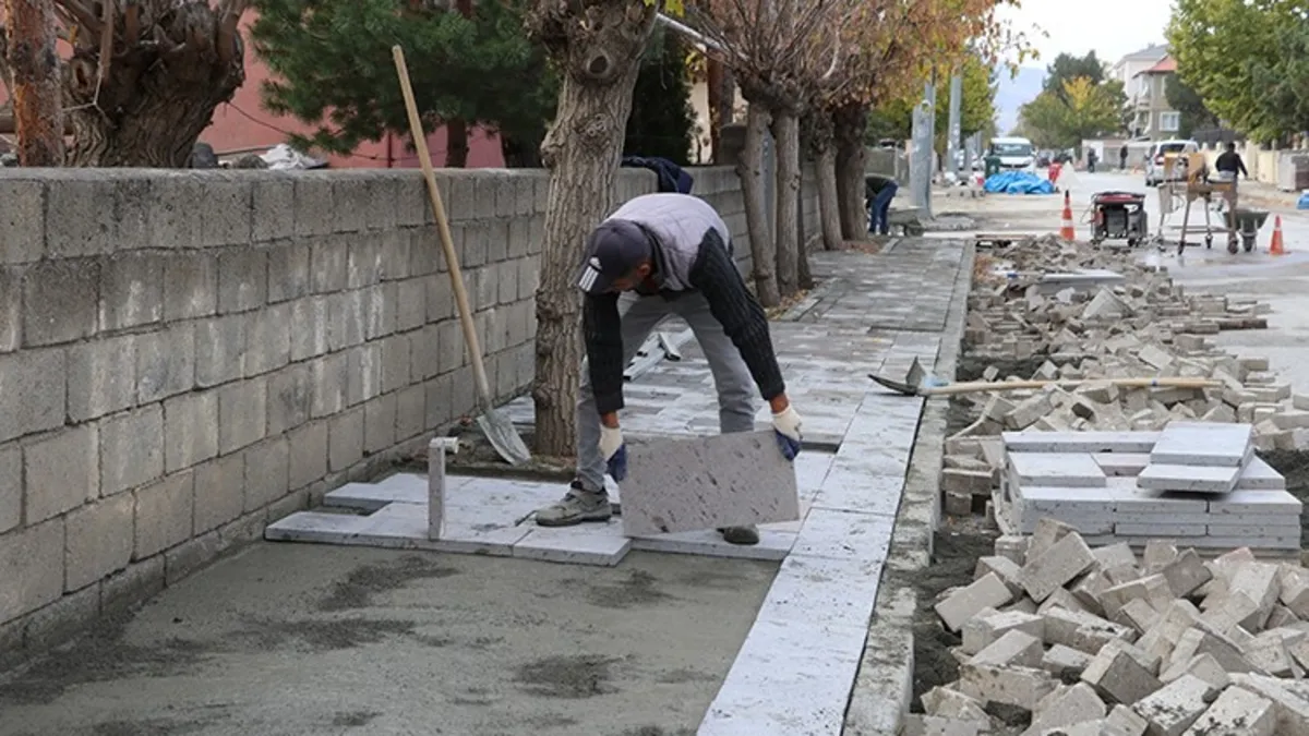 YOL VE KALDIRIM DÖŞEMESİ İŞİ YAPTIRILACAKTIR ŞAVŞAT BELEDİYESİ FEN İŞLERİ