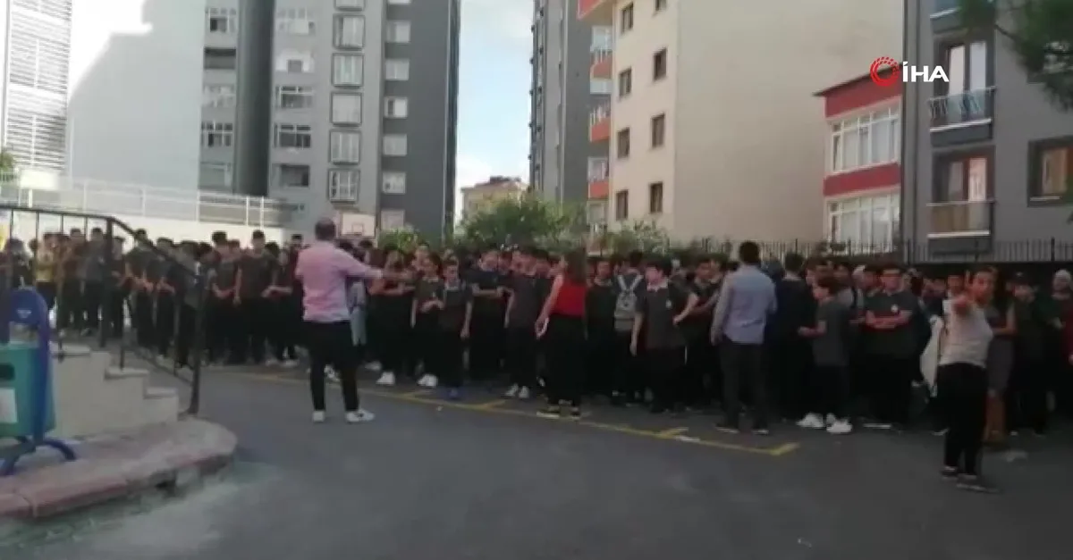 İstanbul Sancaktepe'de okulda yangın!