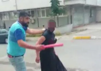 Taciz iddiası öfkeli kocayı çılgına çevirdi! Sokak ortasında kepaze oldu