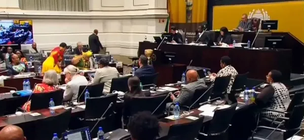 Güney Afrika Meclisi katil İsrail’in büyükelçiliğini kapatma kararı aldı