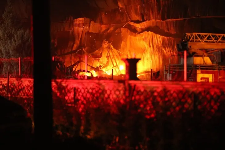 Sakarya’da sünger fabrikasında çıkan yangın kontrol altına alındı