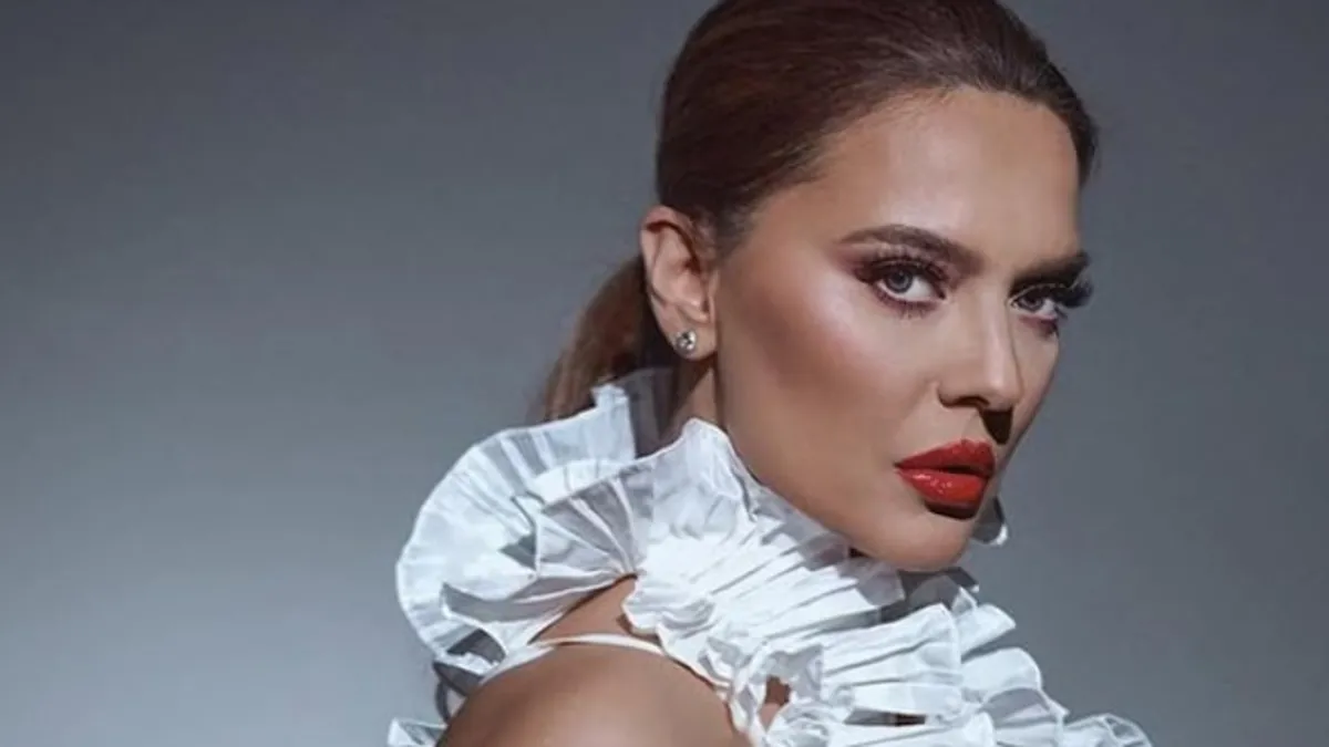 Demet Akalın yeniden sarışın oldu! 2004 yılına geri dönüş