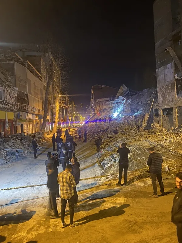 adiyamanda-deprem-cok-sayida-ilden-hissedildi-afad-son-depremler-listesi-1678392259522.jpg Adıyaman'da deprem! Çok sayıda ilden hissedildi! AFAD son depremler listesi - 5