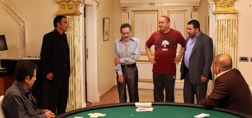 "Kolpaçino" filmi gerçek oldu! Villada kumar oynarken yakalandılar ceza yağdı