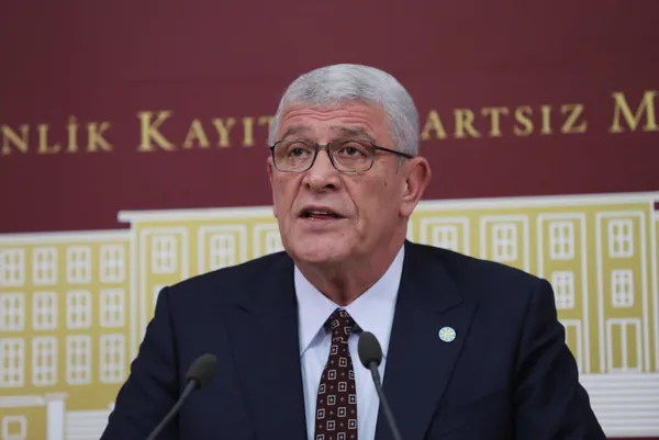 iyi-parti-ile-chp-arasinda-izmir-kavgasi-tunc-soyerin-reklamlari-ittifak-ortaklarini-cildirtti-1661097170537.jpg İYİ Parti ile CHP arasında 'İzmir' kavgası: Tunç Soyer'in reklamları ittifak ortaklarını çıldırttı! - 3