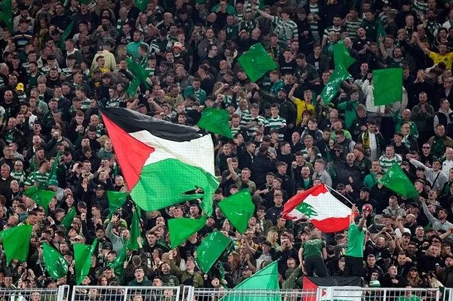 Alman polisinin Filistin bayrağı hazımsızlığı! Celtic taraftarını yaka paça gözaltına aldılar