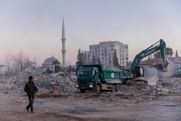 Deprem bölgesinde inceleme yapan uzmandan dikkat çeken açıklama: İlk kez karşılaştık! İşte binaların hasar görmesinin 3 ana nedeni
