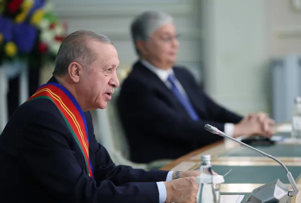 son-dakika-baskan-erdogan-kazakistan-donusu-basin-mensuplarinin-sorularini-yanitladi-1665735813030.jpg Son dakika: Başkan Erdoğan, Kazakistan dönüşü basın mensuplarının sorularını yanıtladı - 12