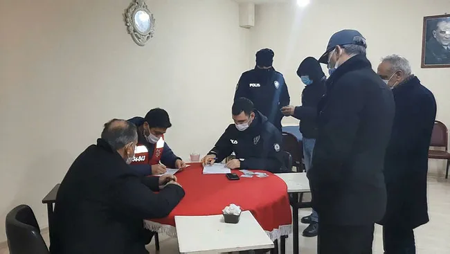 İstanbul’da 4. kez baskın yapılan kahvenin sahibi: Ben bu koronaya inanmıyorum