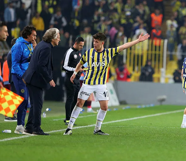 son-dakika-fenerbahce-arda-gulerin-sozlesmesini-uzatti-1685118442610.jpg Son dakika: Fenerbahçe Arda Güler'in sözleşmesini uzattı - 3