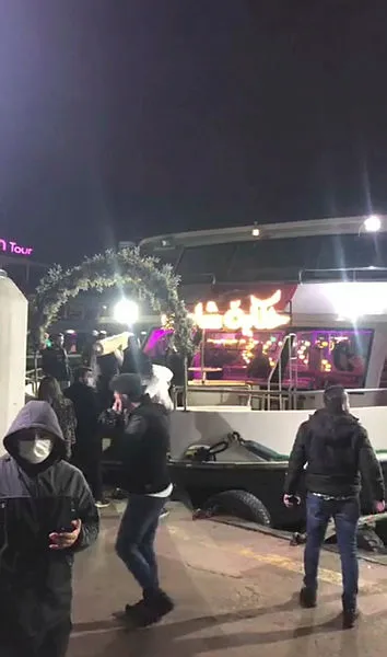 İstanbul Boğazı’nda skandal “korona eğlencesi” kamerada! Teknede yasağa rağmen nargile bile içtiler - 1