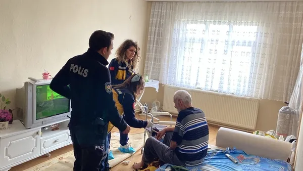 zonguldakta-yurek-burkan-olay-felcli-adam-tek-kaldigi-evde-olmekten-korkup-hungur-hungur-agladi-1665581196392.jpg Zonguldak’ta yürek burkan olay! Felçli adam tek kaldığı evde ölmekten korkup hüngür hüngür ağladı - 4