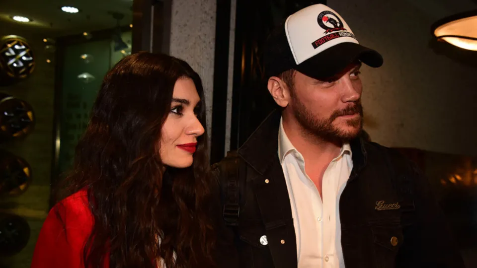 Burcu Kıratlı ile Sinan Akçıl’ın ‘reklam’ aşkı! Ünlü çifte teklif yağdı