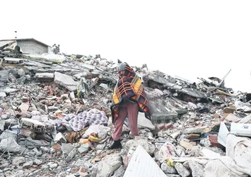 Ünlü isimler deprem bölgesine destek için canla başla çalıştı! Demet Özdemir, Oğuzhan Koç, Murat Boz, Mustafa Sandal...