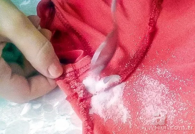 Kıyafetlerdeki ter lekeleri nasıl çıkar? 2