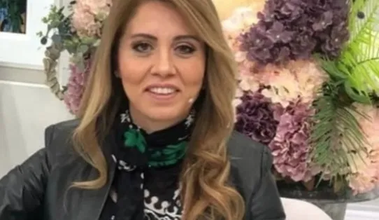 hulya-kuran-kimdir-kac-yasinda-esra-eroldaki-hulya-avukatin-esi-ahmet-faruk-kuran-ne-is-yapar-selami-kuran-kim-1664553185797.jpg Ahmet Faruk Kuran kimdir? Hülya Kuran kimdir, kaç yaşında? Esra Erol’daki Hülya avukatın eşi Ahmet Faruk Kuran ne iş yapar? Selami Kuran kimdir? - 1