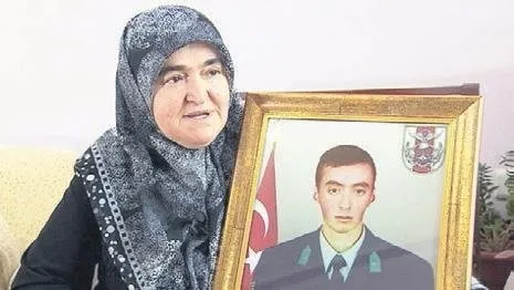 Anneler Günü’nde şehit anneleri konuştu! Son hediyesini kokluyorum