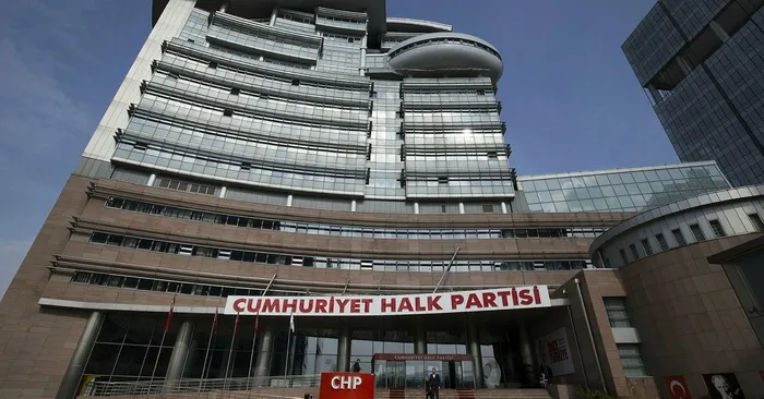 CHP'nin 14. katında neler oluyor? Kemal Kılıçdaroğlu - Ekrem İmamoğlu krizi mi? Çarpıcı değerlendirme: Tepsi üzerindeki karıncaların yarışı! Küreselciler... - 2