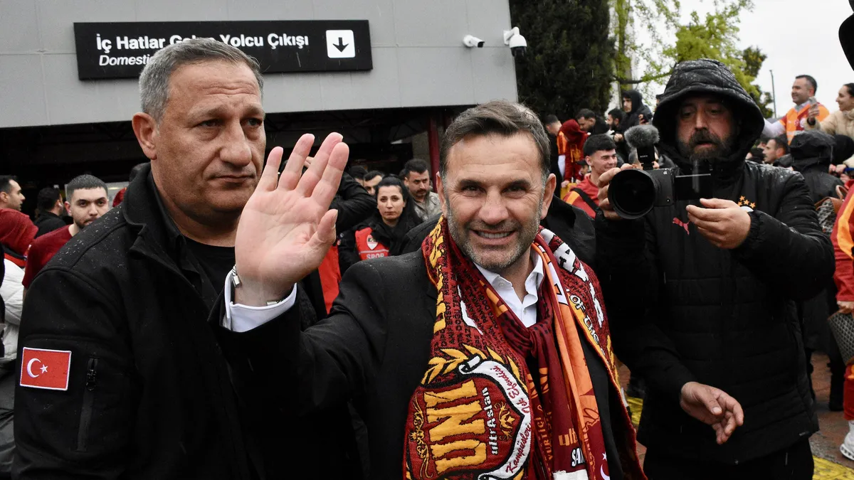 Okan Buruk Fatih Terim’in rekorunu egale etti! Deneyimli teknik adam tarihe geçti: Galatasaray’da 4’te 4 yaptı