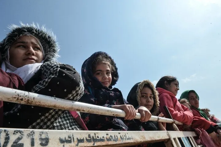 Briket evlerde çocuk olmak: Yaşadıkları onca acıya rağmen gülmekten vazgeçmiyorlar