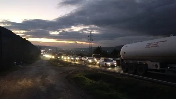 Bolu Dağı kesimi Ankara istikametinde trafik durma noktasına geldi - 1