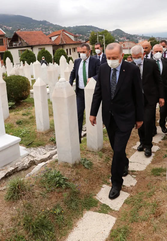 Son dakika: Başkan Erdoğan Bosna Hersek'te: İzzetbegoviç'in kabrini ziyaret etti! Başçarşı Camii'nin açılışını yaptı - 9