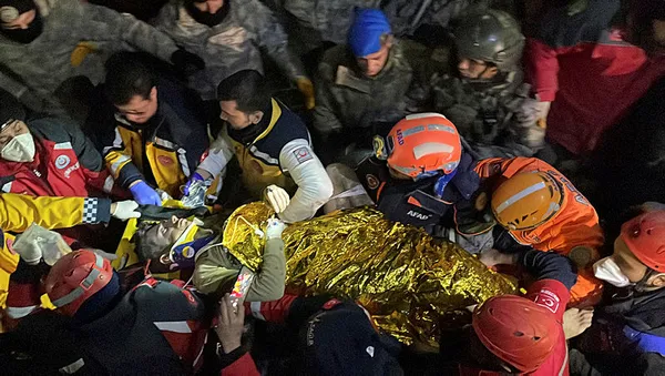 112 saat sonra Kahramanmaraş ve Gaziantep’te 2 kişi enkazdan sağ çıkarıldı