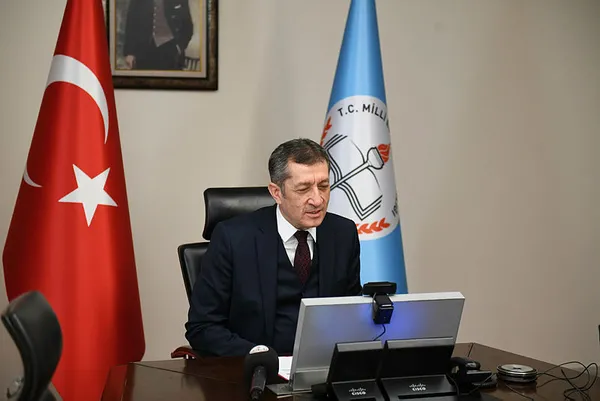 Bakan Selçuk'tan yarı yıl tatili paylaşımı - 1