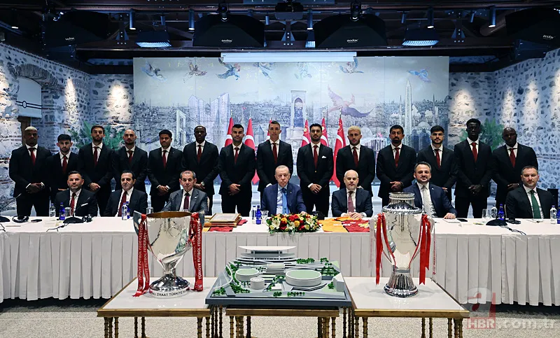 Başkan Erdoğan Galatasaray'ı kabul etti! Osimhen formasını hediye etti 7