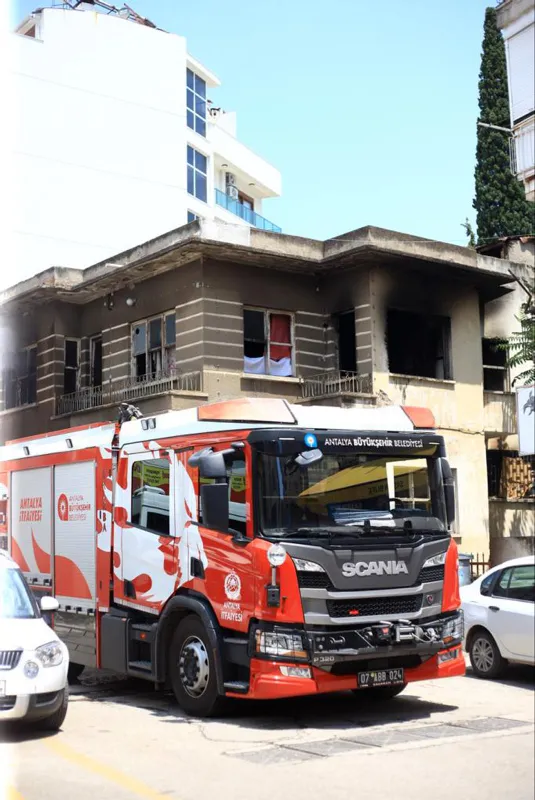 Sinirleri zıplatan olay! "Ne yapayım yakmadan duramıyorum" dedi ve binayı ateşe verdi - 1