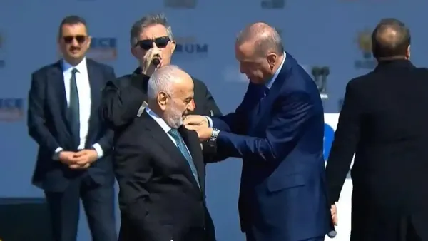 Yeniden Refah Partisi’nde yaprak dökümü! 21 isim istifa ederek AK Parti’ye katıldı | AK Parti Genel Sekreteri Şahin’den açıklama: Necmettin Erbakan’ın hayallerini gerçekleştiren Erdoğan’ın yanında saf tuttular