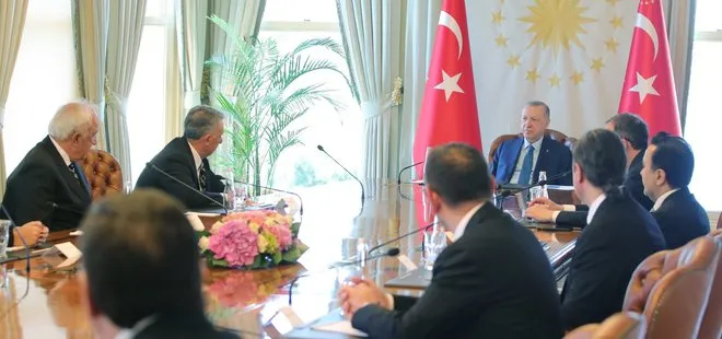 Son dakika: Başkan Recep Tayyip Erdoğan Beşiktaş Başkanı Ahmet Nur Çebi’yi kabul etti