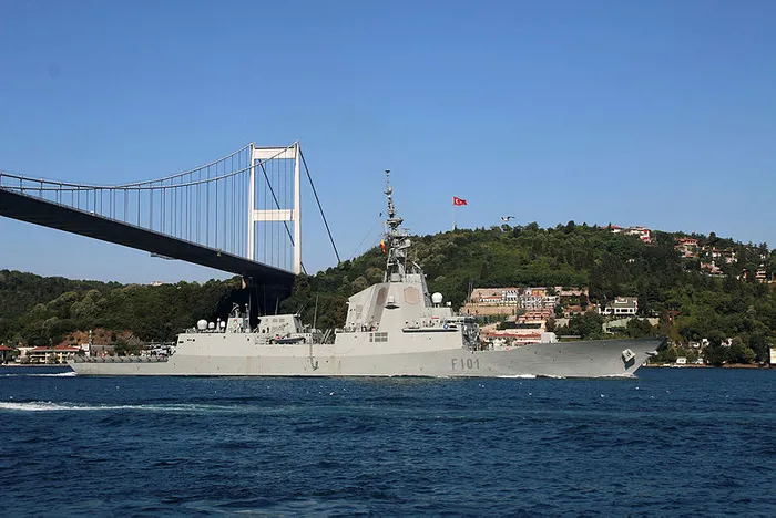 NATO tatbikatinden dönen savaş gemileri peş peşe Boğaz'dan geçti - 2