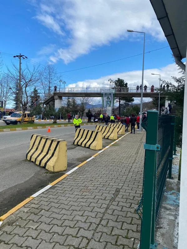 giresunda-feci-kaza-otomobil-ust-gecidin-ayagina-carpti-1614786933342.jpg Giresun'da feci kaza! Otomobil üst geçidin ayağına çarptı - 2