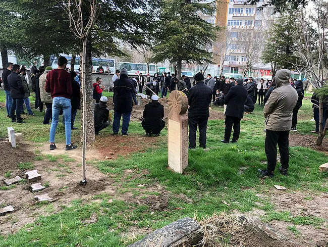 Konya’da 20 yaşındaki Buket başından vurulmuş şekilde bulunmuştu! 3 kişi adliyeye sevk edildi - 1