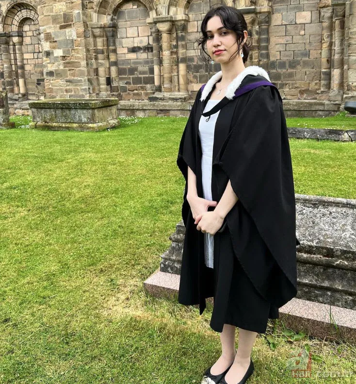 Esra Dermancıoğlu takipçilerini geçmişe götürdü! Güzelliğini gören dönüp bir daha baktı 24