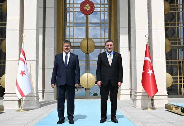 Cumhurbaşkanı Yardımcısı Yılmaz KKTC Başbakanı Üstel ile ortak basın toplantısı düzenledi! Kıbrıs Adası’nın en büyük havalimanı olacak