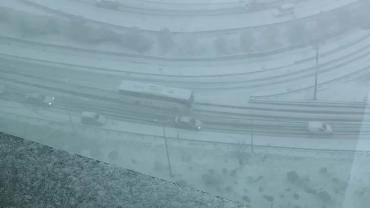 Kar yağışı İstanbul'u kilitledi!