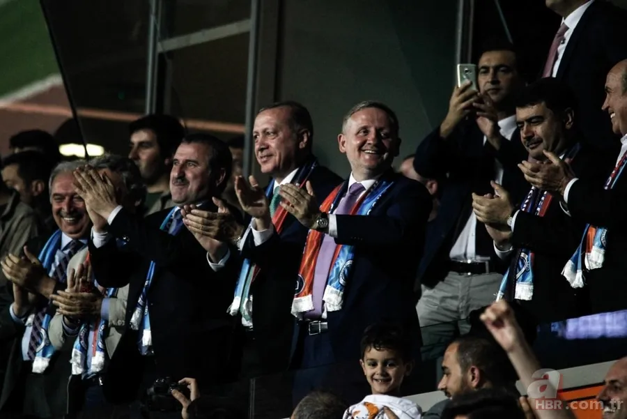 Cumhurbaşkanı Recep Tayyip Erdoğan tribünde maçı takip etti 15
